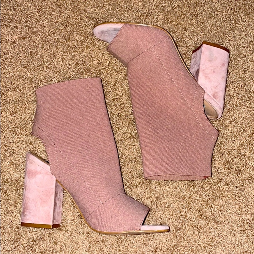 Steve Madden Open Toed Fitted Heels.